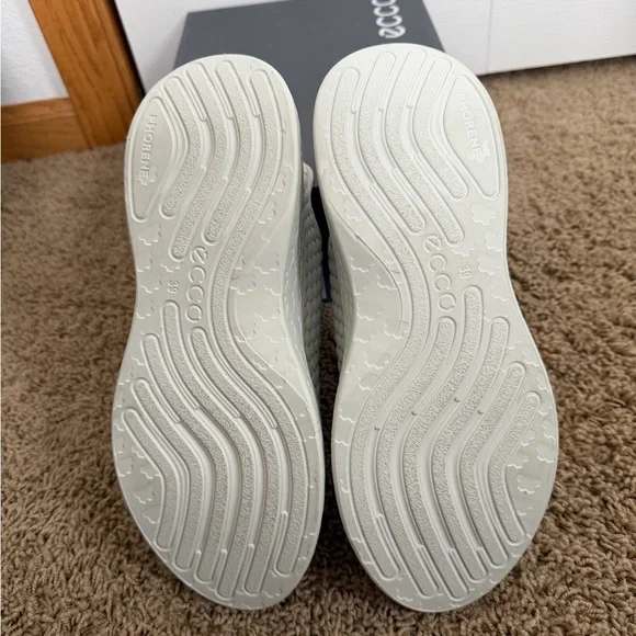 Ecco Women's Therap W Light Gray Textured Athletic Shoes - Picture 4 of 4